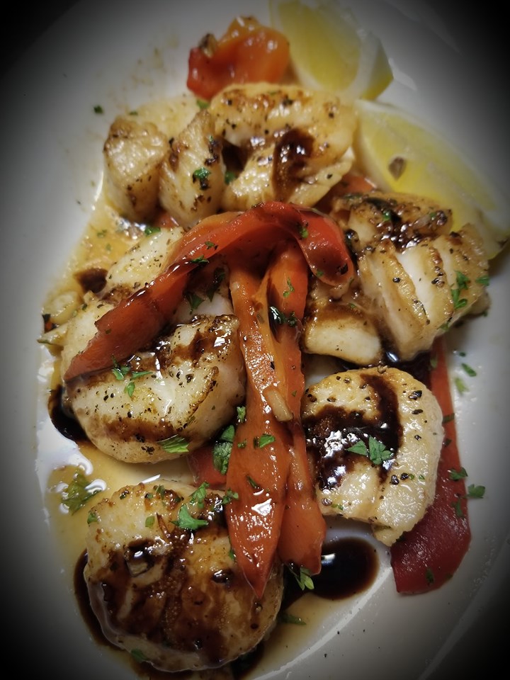 Pan Seared Scallops w/Roasted Red Peppers